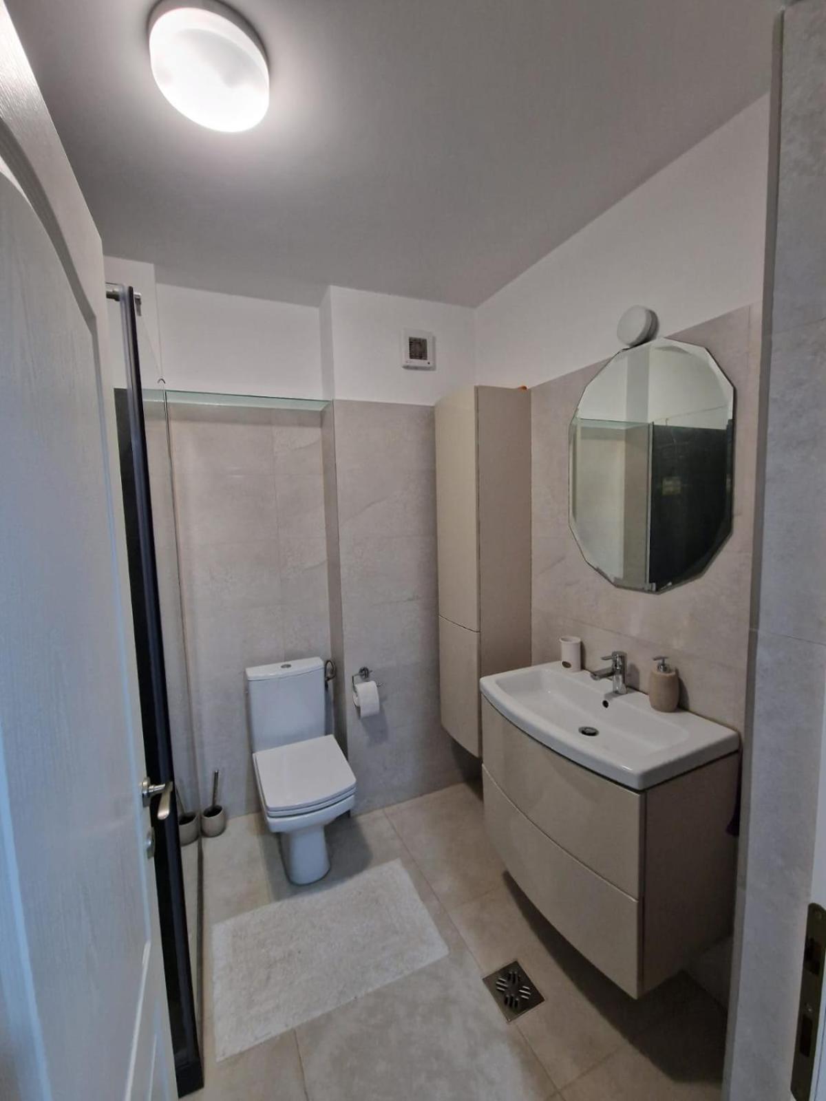 Gray Apartment Nearby Amethyst & Vivo Mall ฟลอเรชติ ภายนอก รูปภาพ